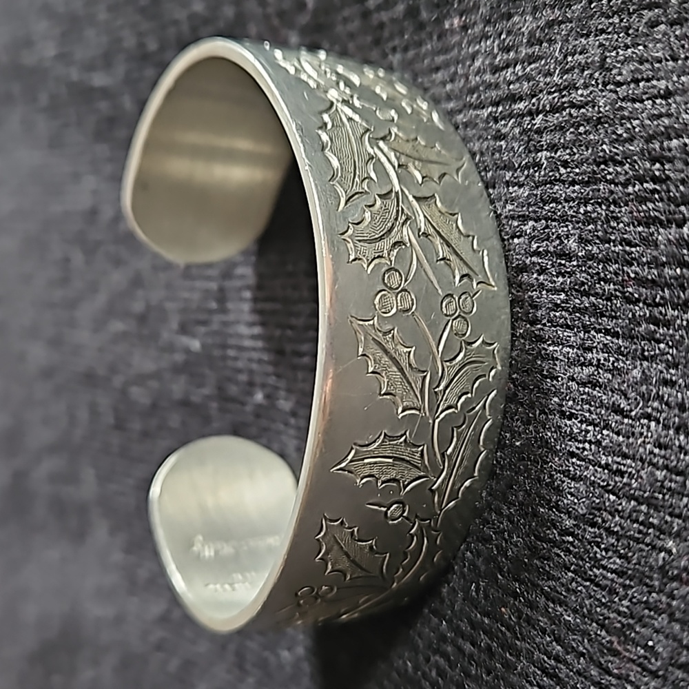Vintage Kirk Stieff 7" Pewter Holly Engraved Bracelet in Gift Box - Picture 3 of 15
